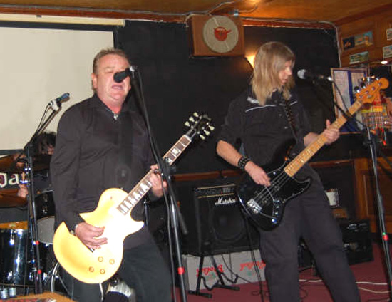 The Machines - Live at Esquires (Danny's Bar), Bedford - 12.04.08