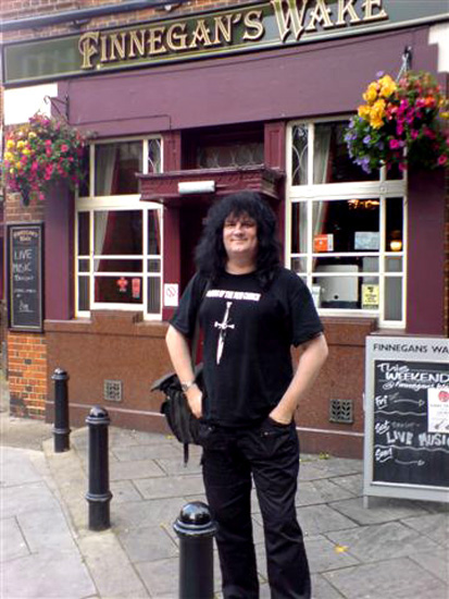The Machines - Live at Finnegan's Wake, Ealing, London with Strange Folk - 12.07.08 - Steve Machine