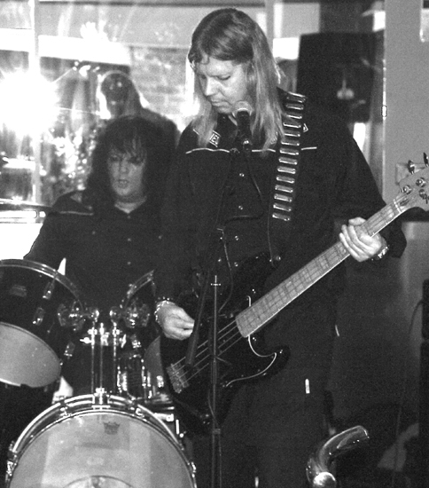 The Machines - Live at Lennons Bar - Great Dunmow, Essex - 19.07.08 