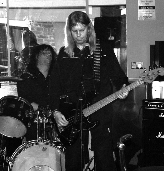 The Machines - Live at Lennons Bar - Great Dunmow, Essex - 19.07.08 