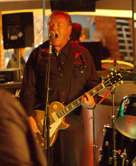 The Machines - Live at Lennons Bar - Great Dunmow, Essex - 19.07.08 