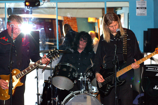 The Machines - Live at Lennons Bar - Great Dunmow, Essex - 19.07.08 
