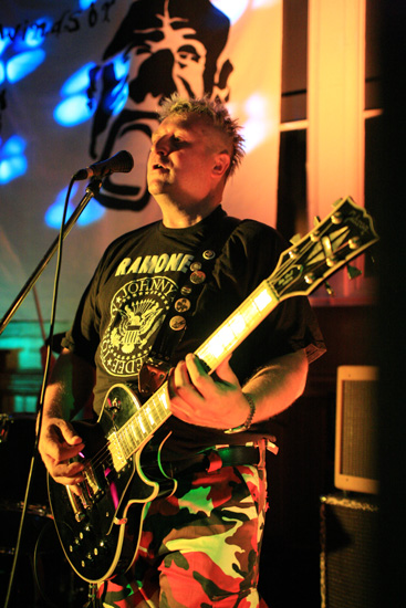 Girls on Top - Live at The Old Ticket Hall, Windsor - 26.07.08