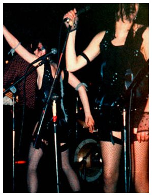 Doctor and The Medics - Live at The Queens Hotel - 1983